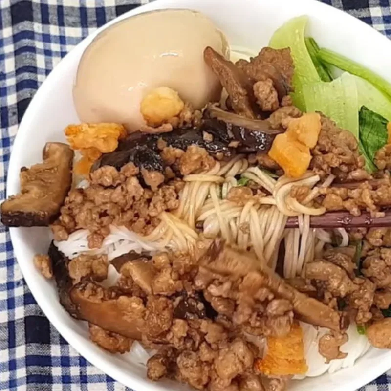 Braised Minced Meat with Mushroom Noodle (Bak Chor Mee)