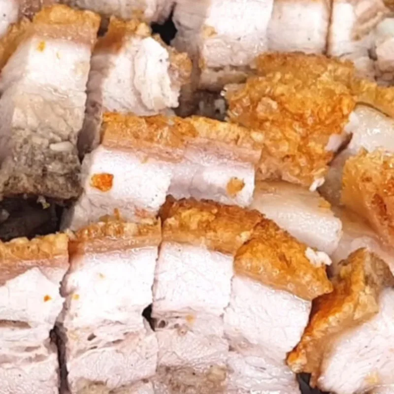 Chinese Crispy Roast Pork Belly (Siu Yuk 烧肉)