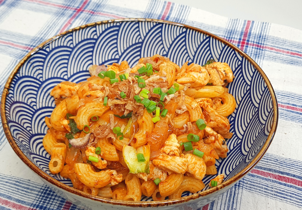 Macaroni Goreng (Spicy Stirfried macaroni) LaabiCook